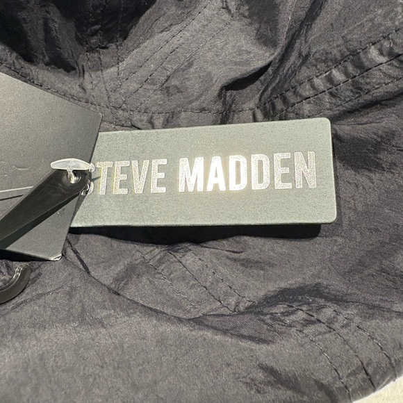 Steve Madden Black Satin Lined Ponytail Cap
Adjustable Tie Back NWT - Picture 10 of 12